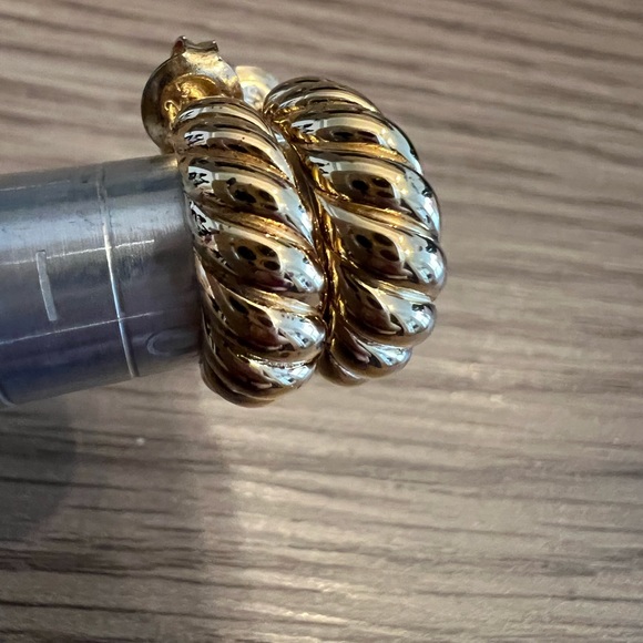 Mejuri Jewelry - Mejuri Croissant Dome hoops